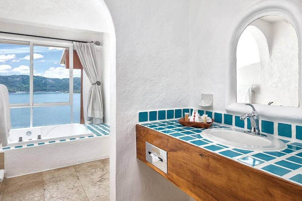 Photo of Bathroom in Zihuatanejo