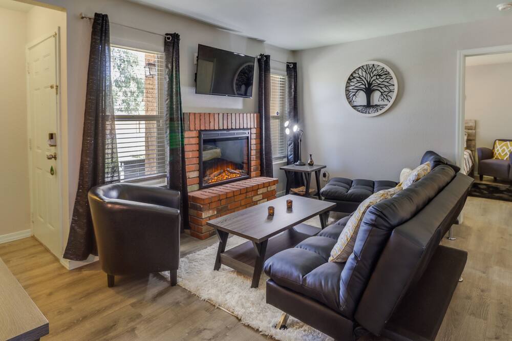Photo of Livingroom in South Mountain