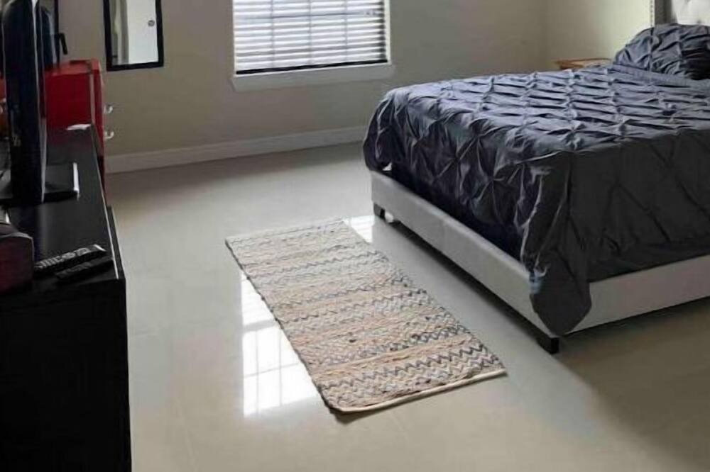 Photo of Bedroom in Edinburg