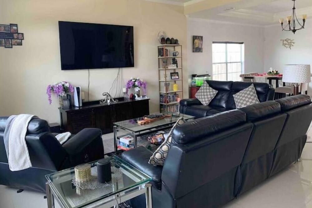 Photo of Livingroom in Edinburg