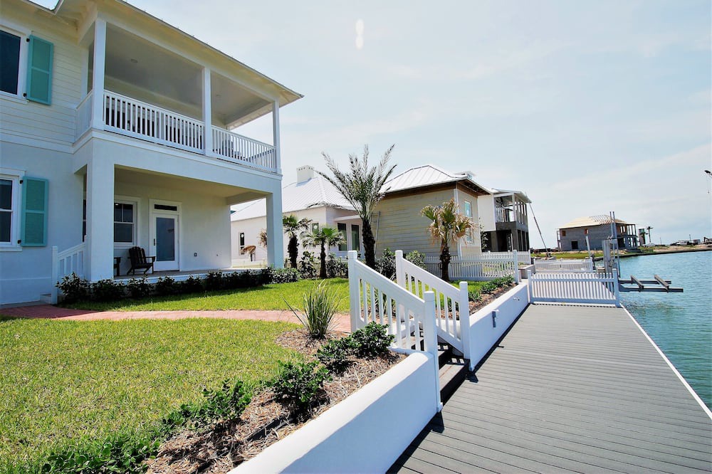 Photo of Outdoor in The Shores