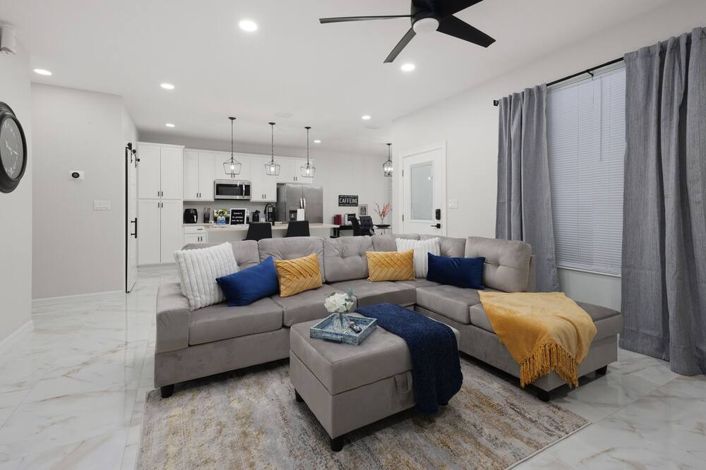 Photo of Livingroom in Pharr