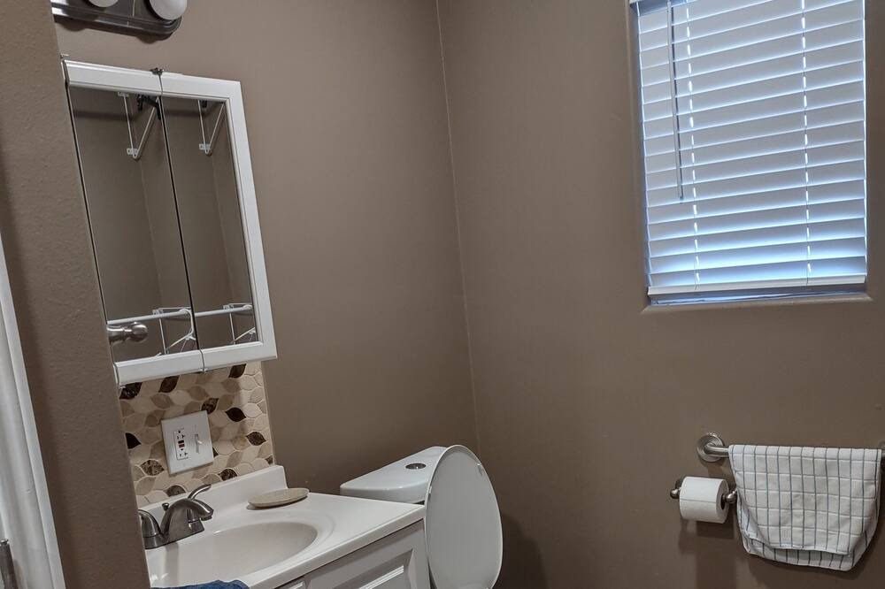 Photo of Bathroom in Palmview South