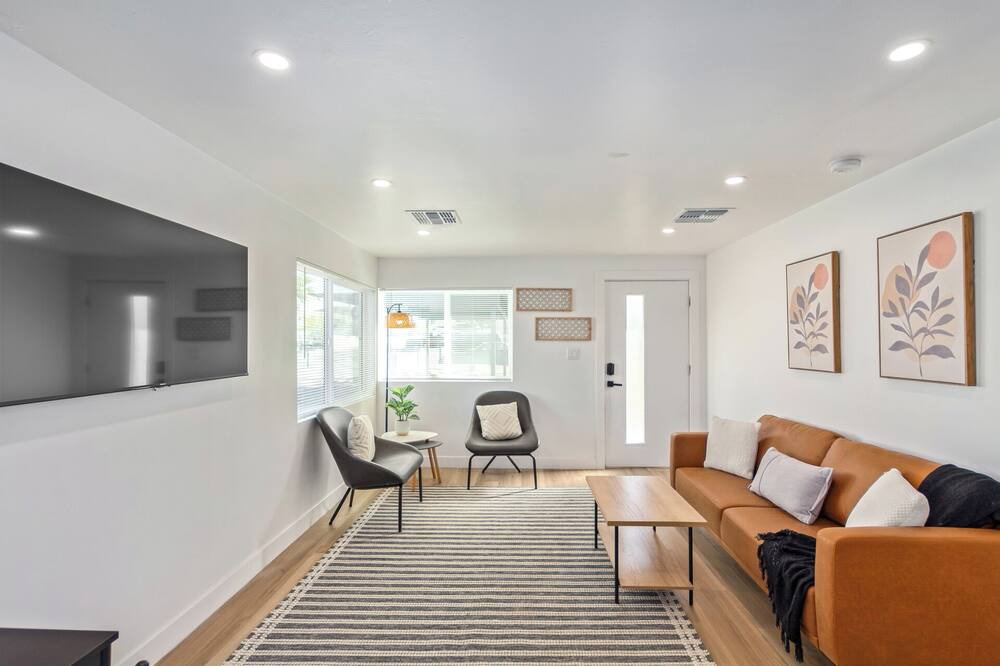 Photo of Livingroom in Camelback East