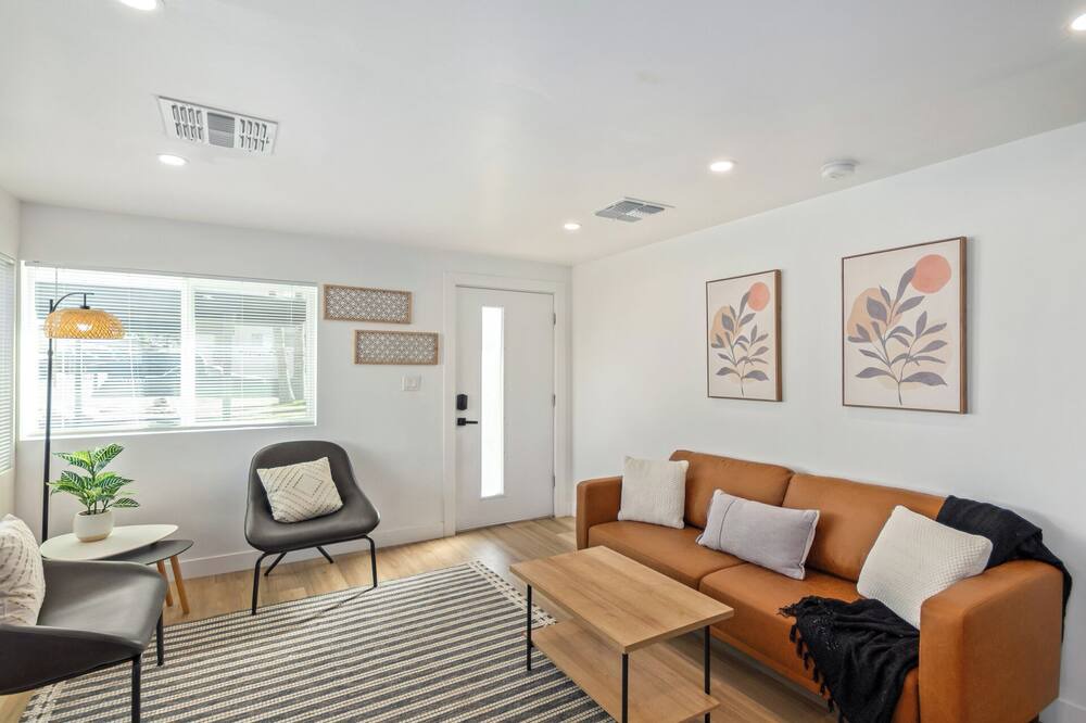 Photo of Livingroom in Camelback East