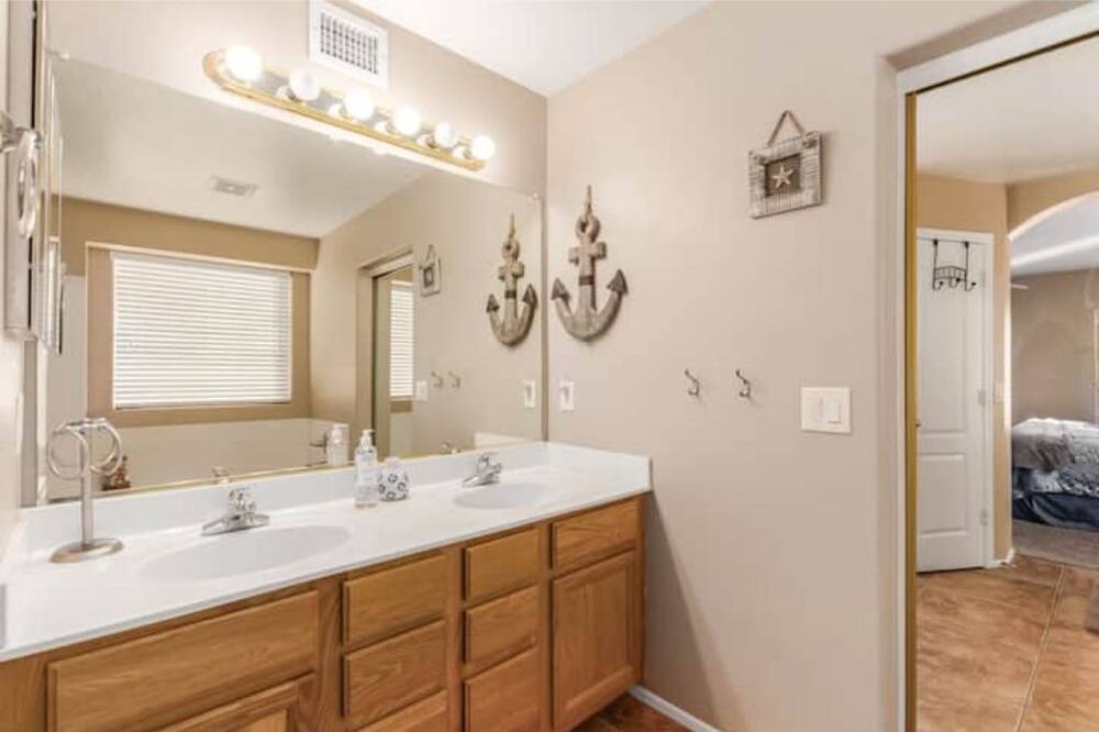 Photo of Bathroom in Gilbert Ranch
