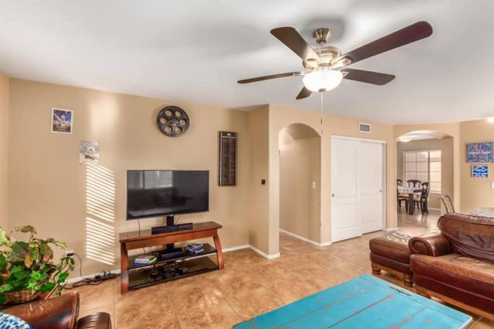 Photo of Livingroom in Gilbert Ranch