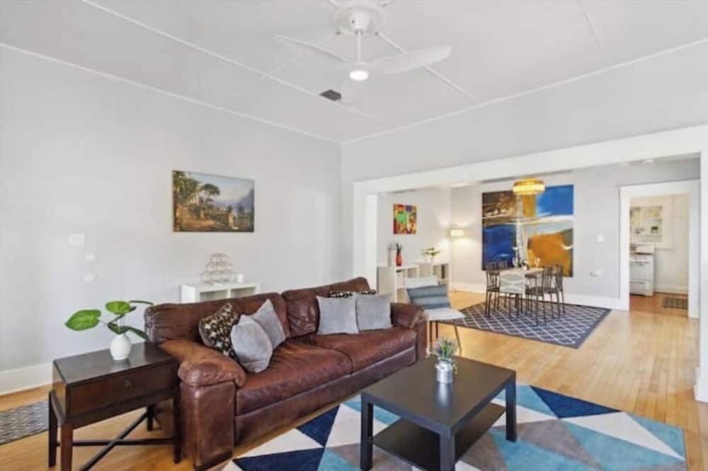 Photo of Livingroom in Governmental Mall