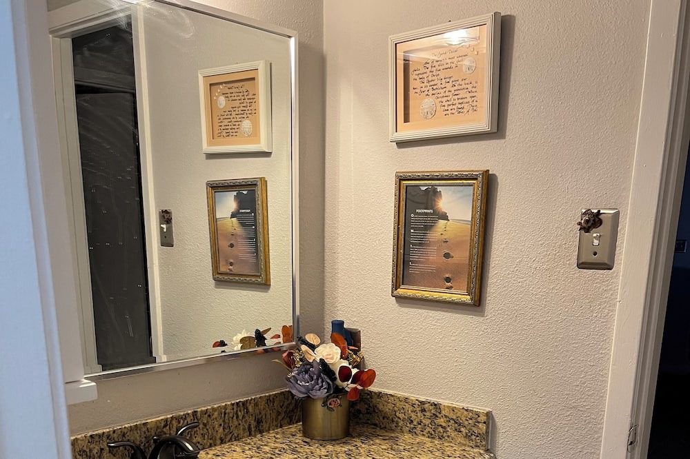 Photo of Bathroom in Palm Valley