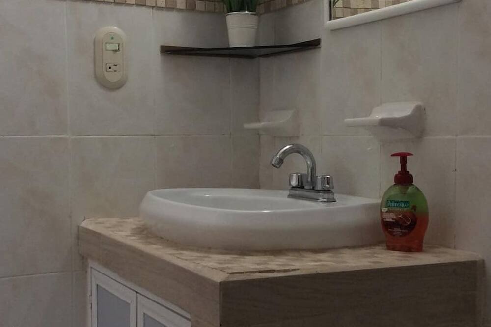 Photo of Bathroom in Lerdo