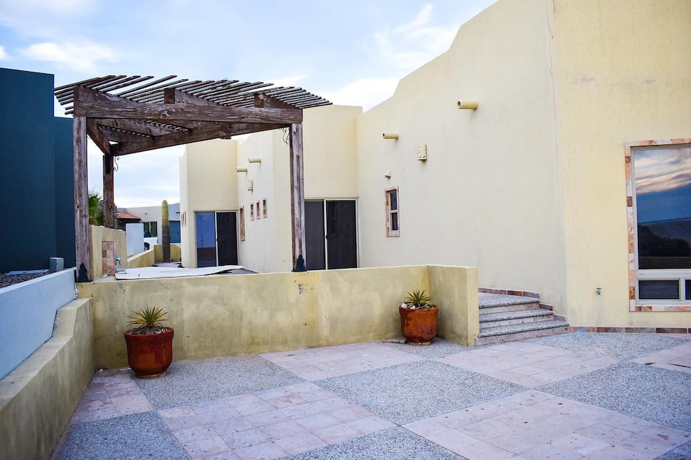 Photo of Patio Balcony in Laguna Shores