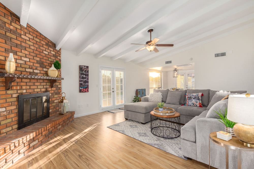 Photo of Livingroom in North Mountain
