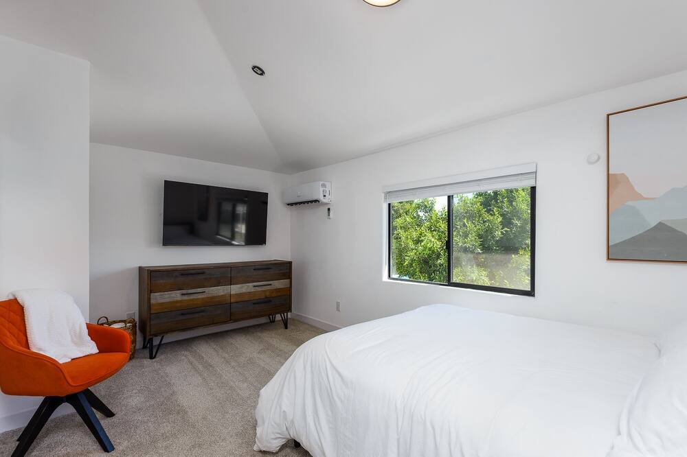 Photo of Bedroom in Garfield