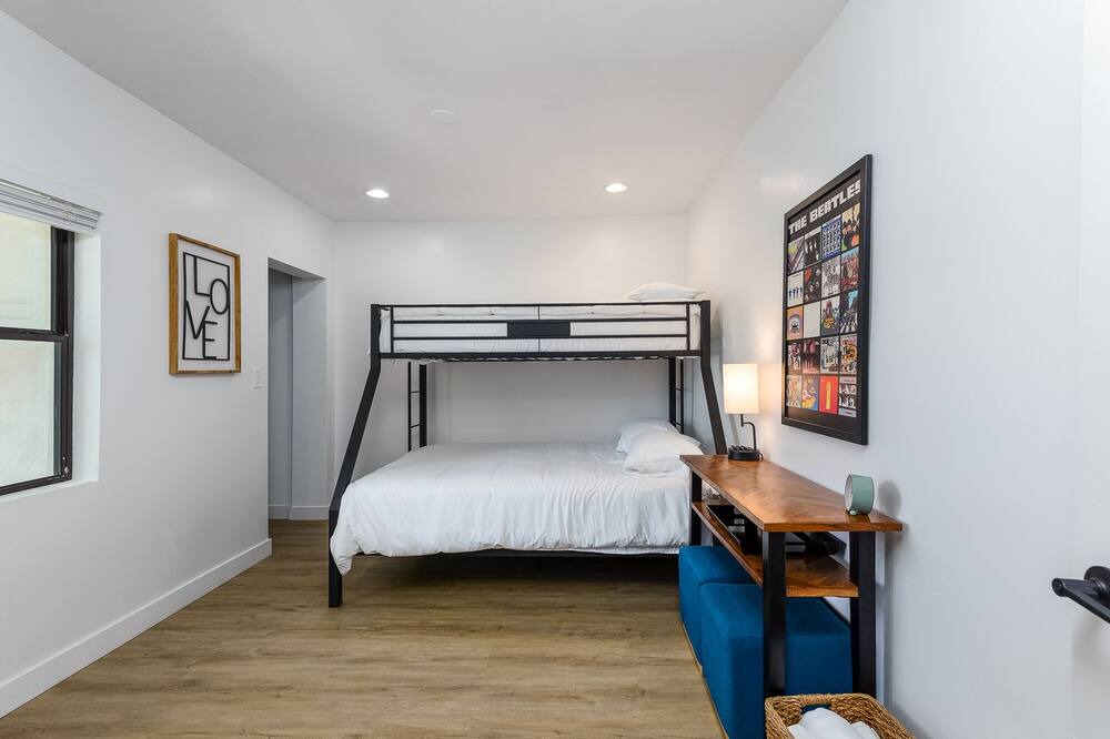 Photo of Bedroom in Garfield