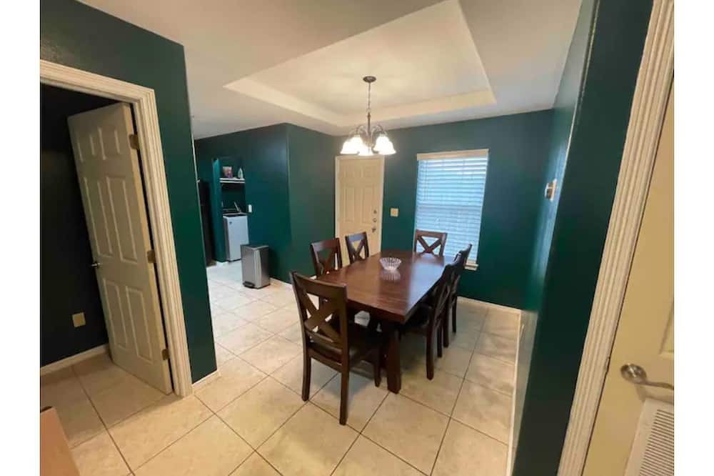 Photo of Kitchen in Edinburg