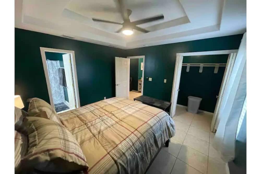 Photo of Bedroom in Edinburg