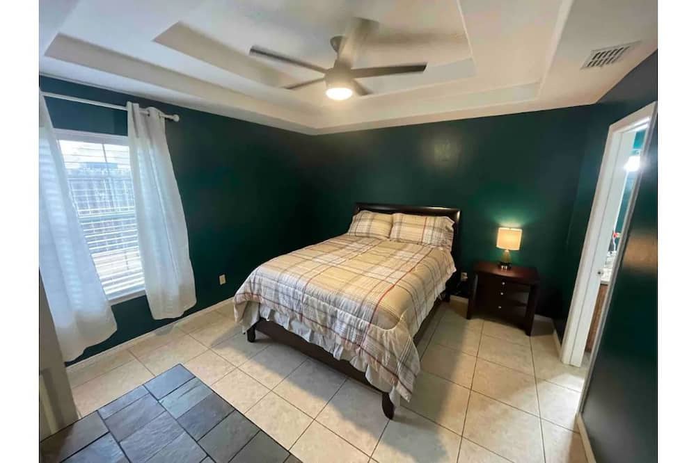Photo of Bedroom in Edinburg