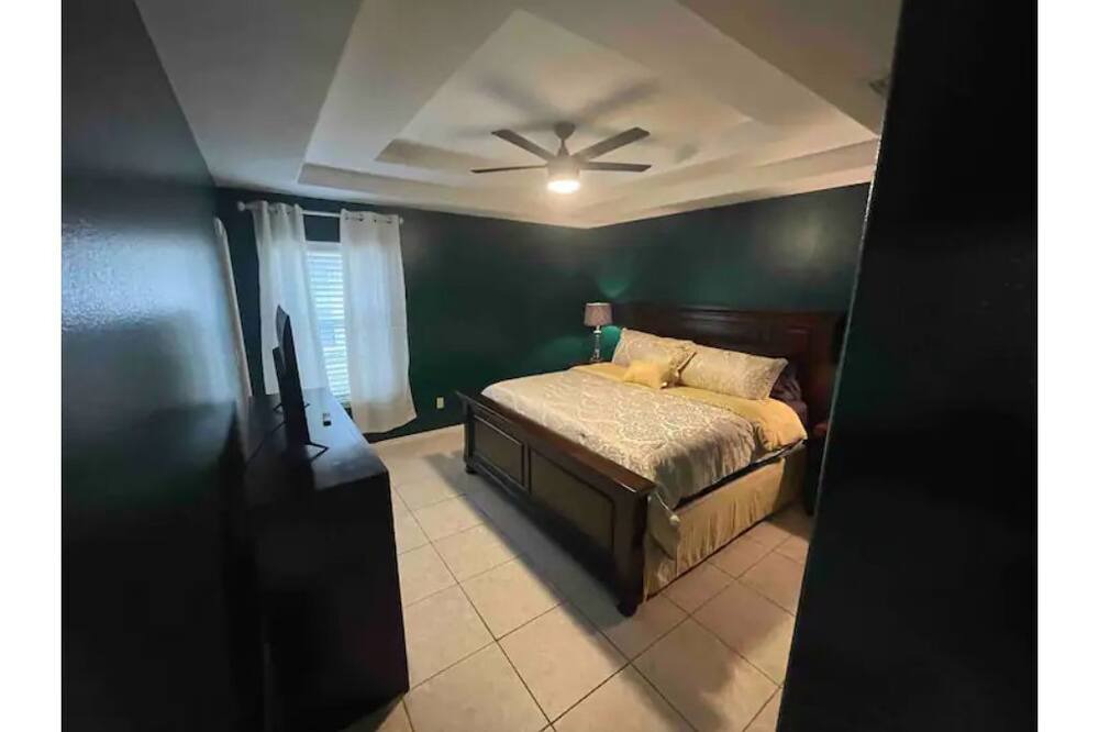 Photo of Bedroom in Edinburg