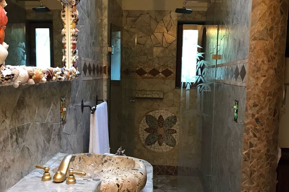 Photo of Bathroom in Riberas del Pilar