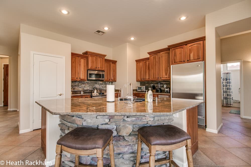 Photo of Kitchen in Wigwam Creek North