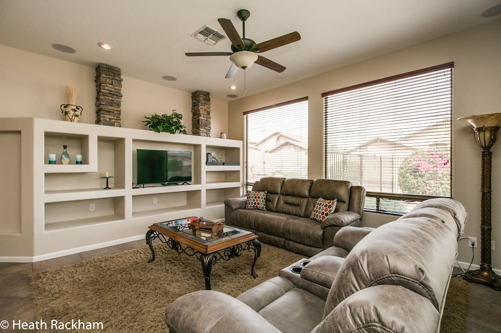 Photo of Livingroom in Wigwam Creek North
