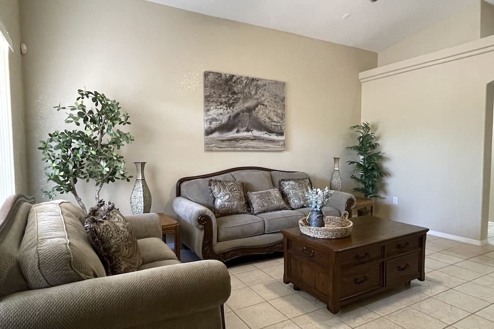Photo of Livingroom in Fortuna Foothills