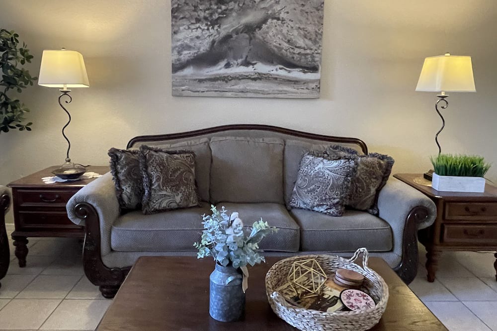 Photo of Livingroom in Fortuna Foothills