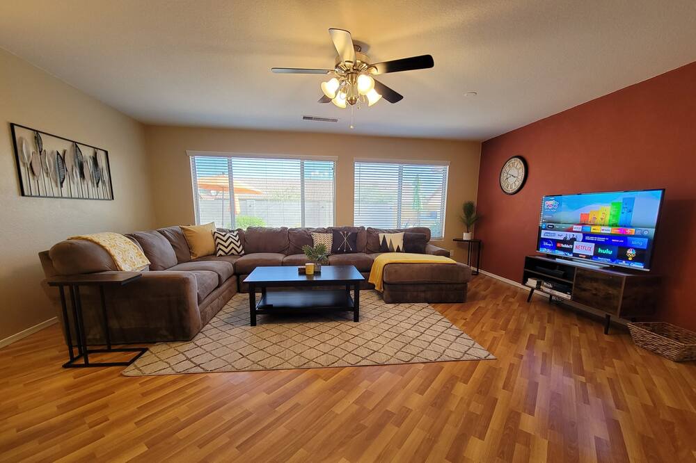 Photo of Livingroom in South Mountain