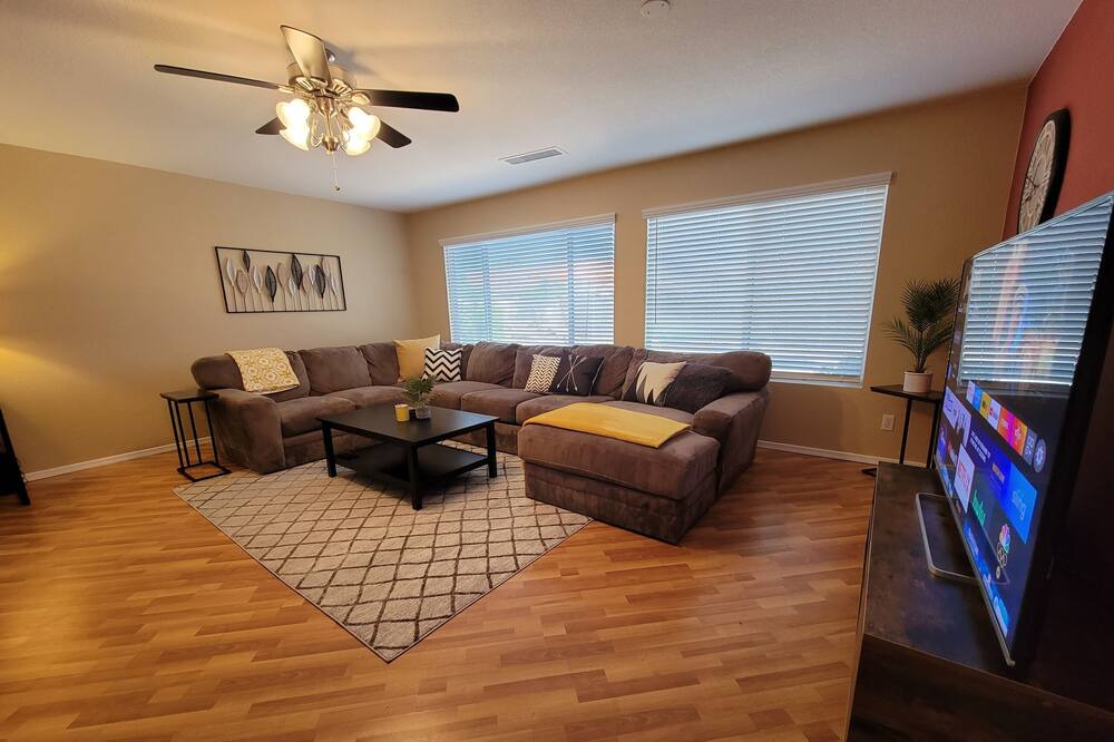 Photo of Livingroom in South Mountain