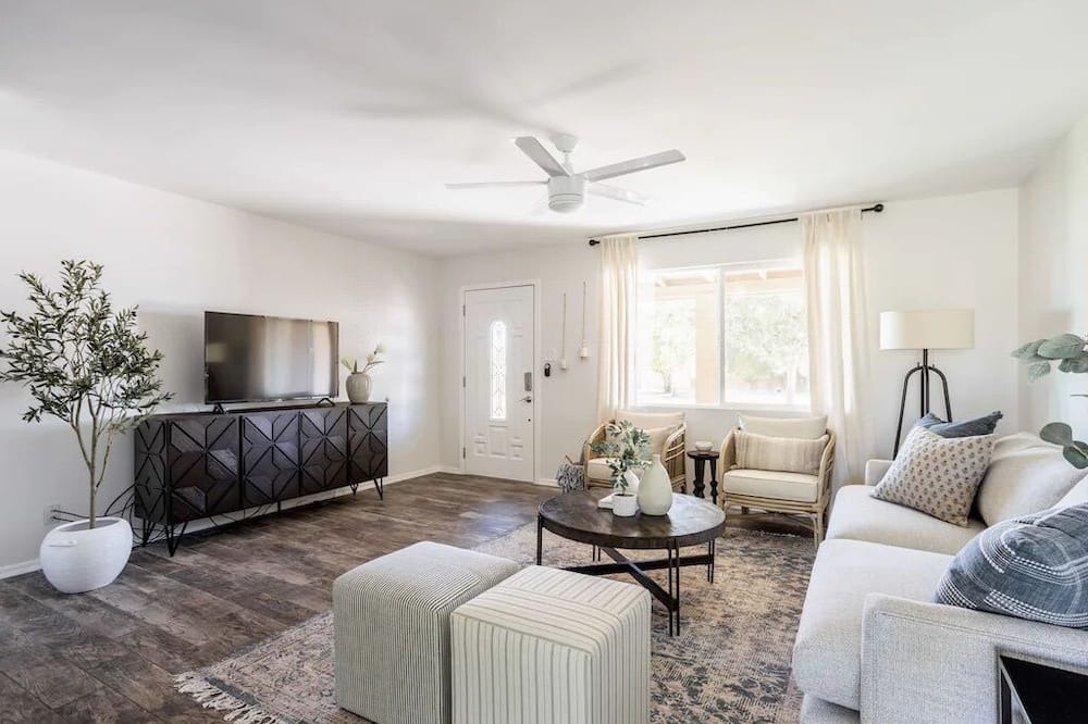 Photo of Bedroom in Papago Parkway
