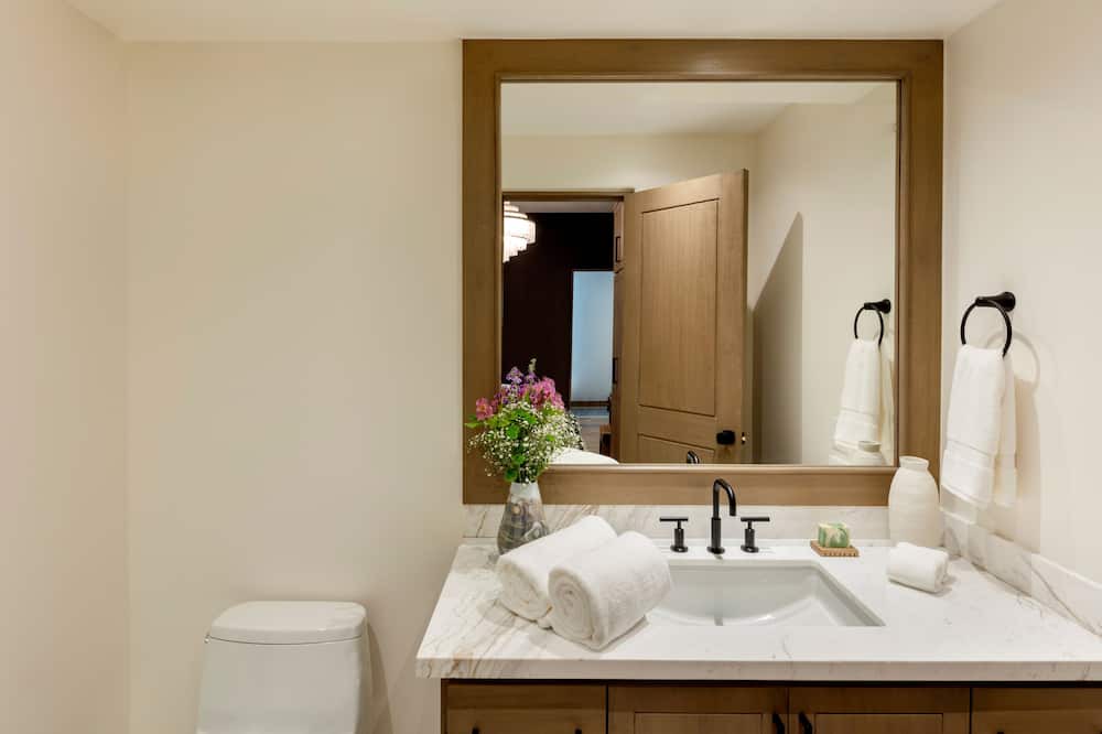 Photo of Bathroom in Buzzards