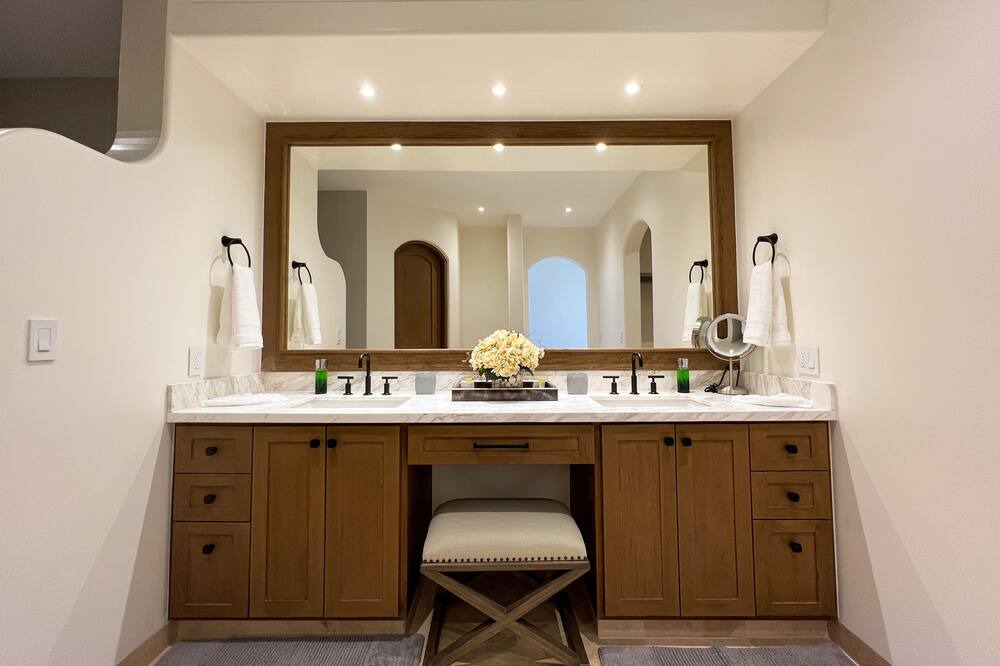 Photo of Bathroom in Buzzards