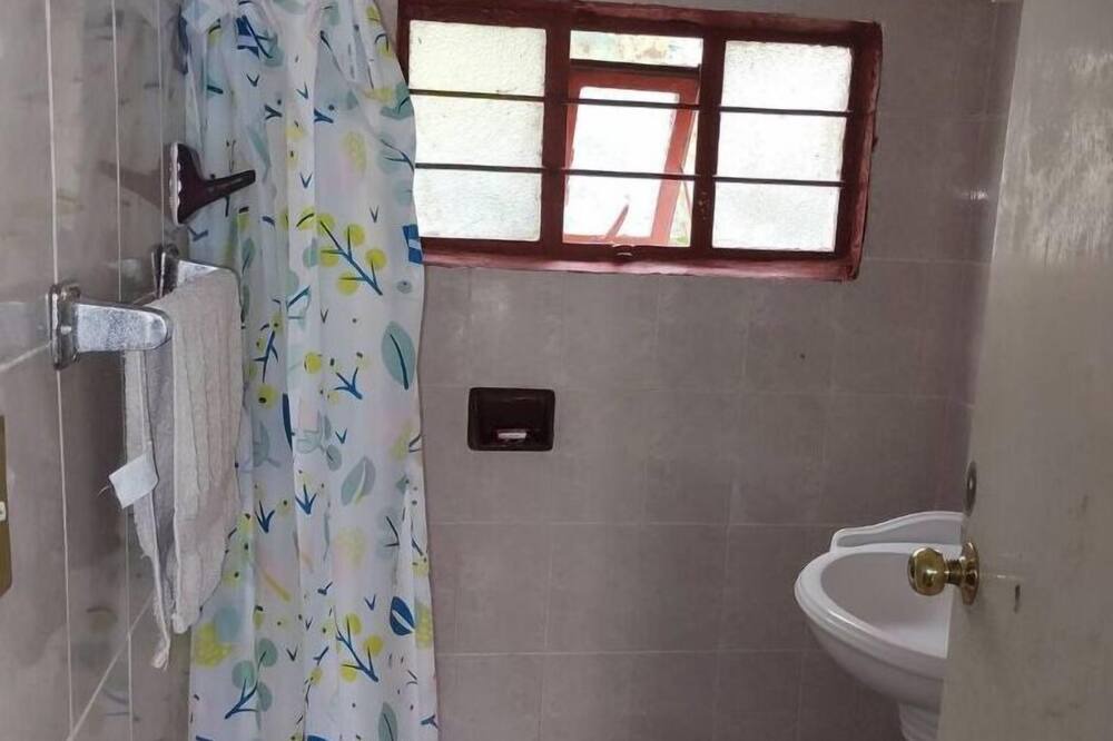 Photo of Bathroom in Tarimbaro