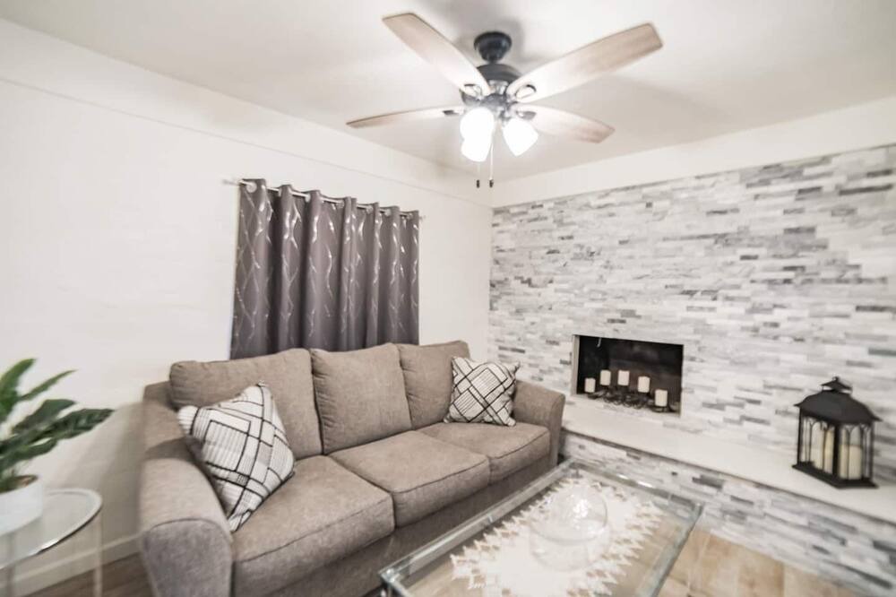Photo of Livingroom in Yuma