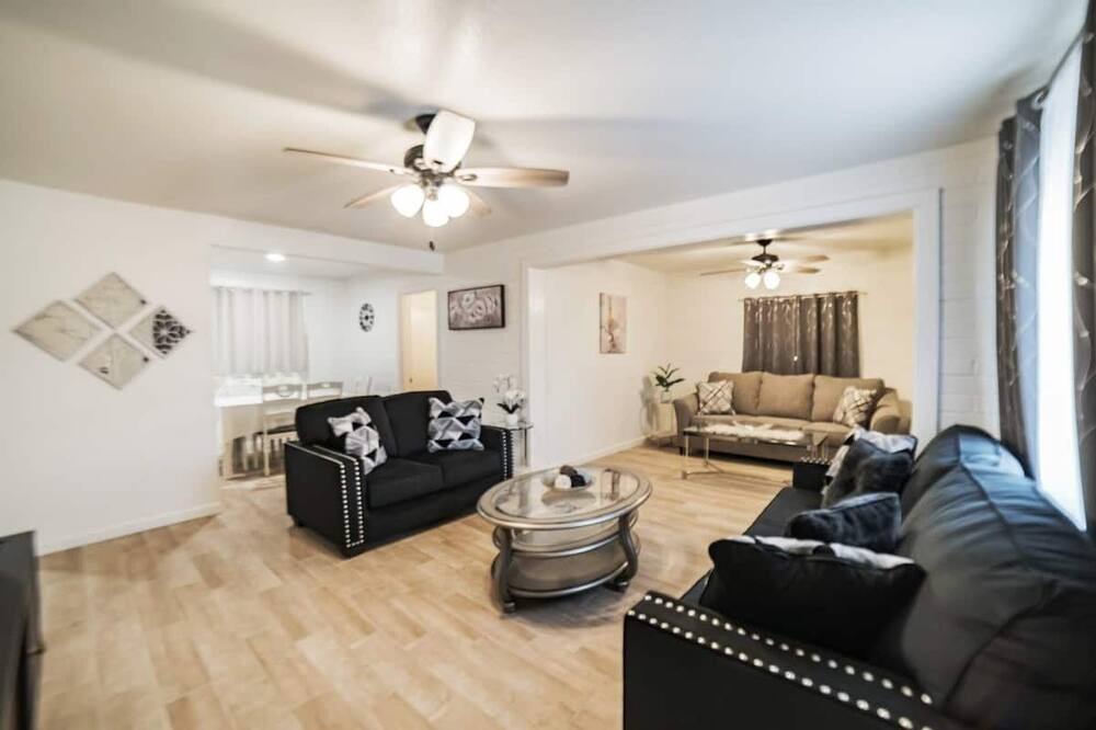 Photo of Livingroom in Yuma