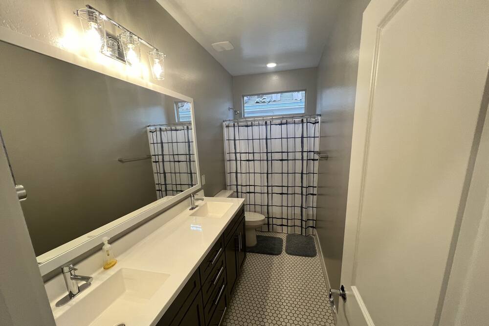 Photo of Bathroom in Maryvale
