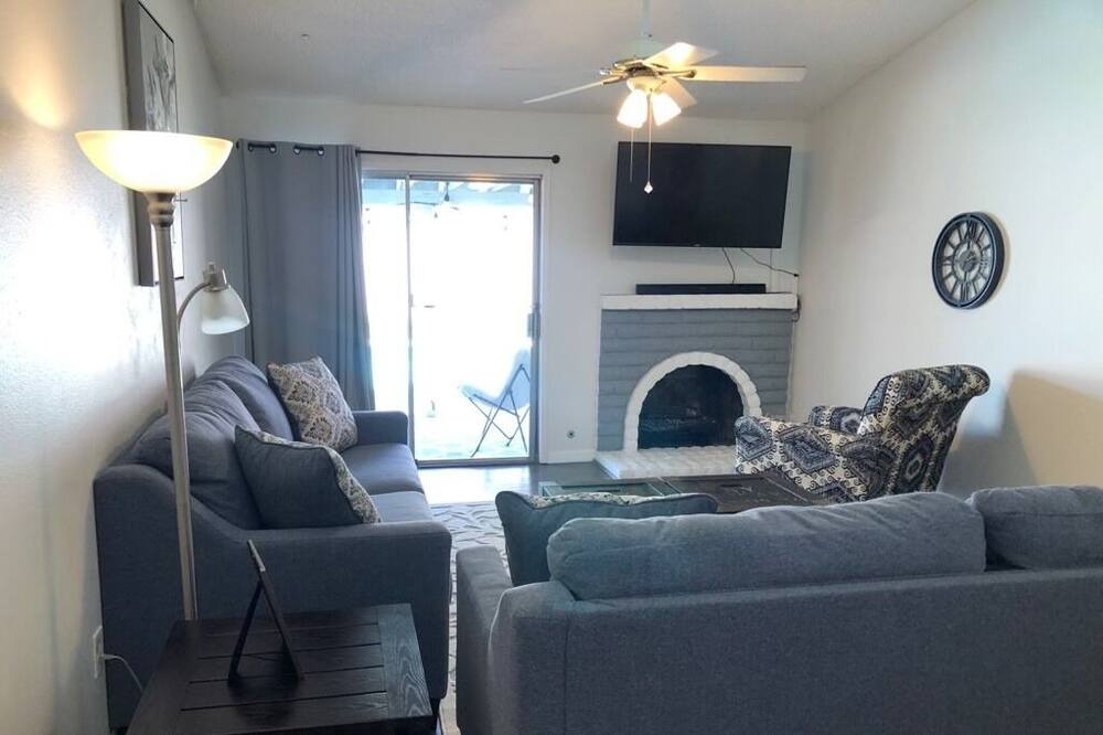 Photo of Livingroom in North Mountain