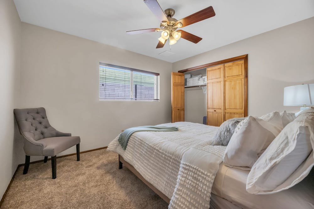 Photo of Bedroom in Paradise Valley Village