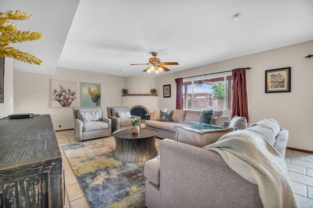 Photo of Bedroom in Paradise Valley Village
