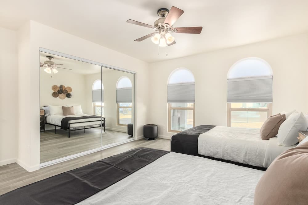Photo of Bedroom in Peacock Village