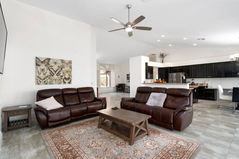 Photo of Livingroom in Kierland