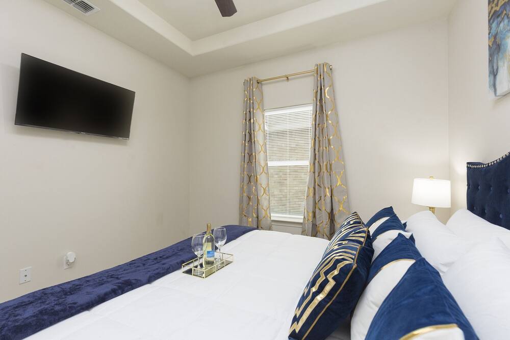 Photo of Bedroom in Edinburg