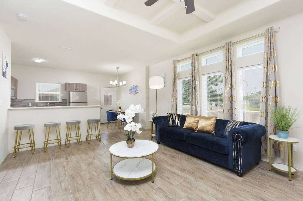 Photo of Livingroom in Edinburg