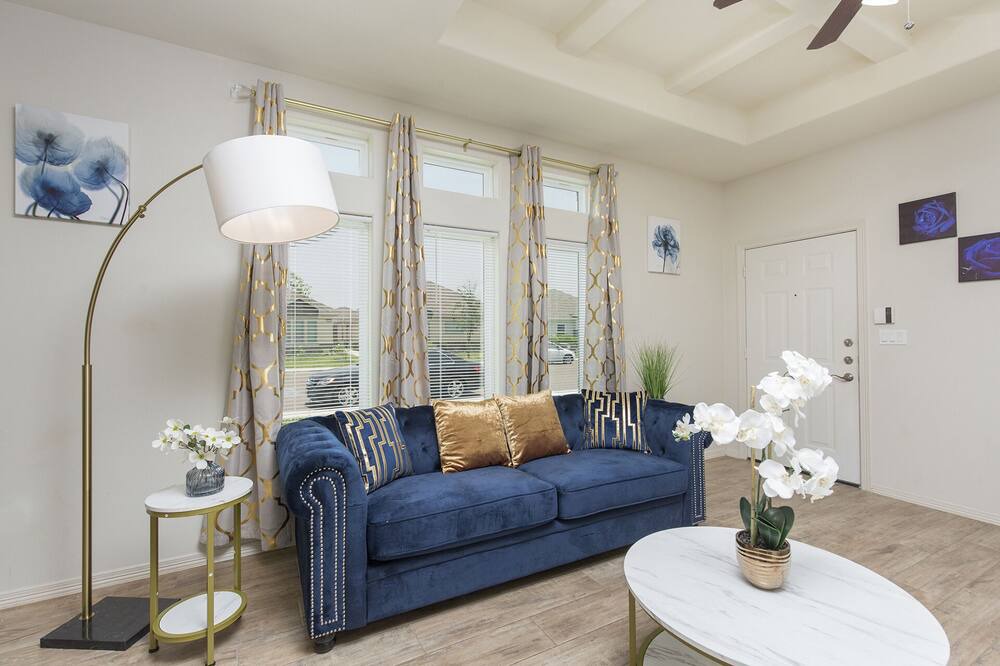 Photo of Livingroom in Edinburg