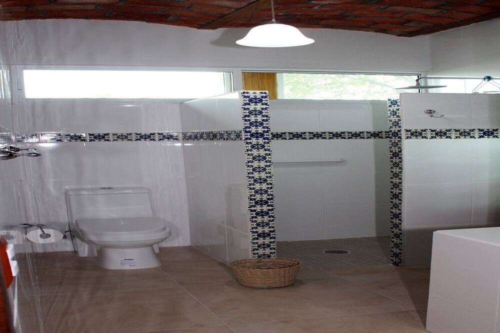 Photo of Bathroom in Ixtlahuacan de los Membrillos
