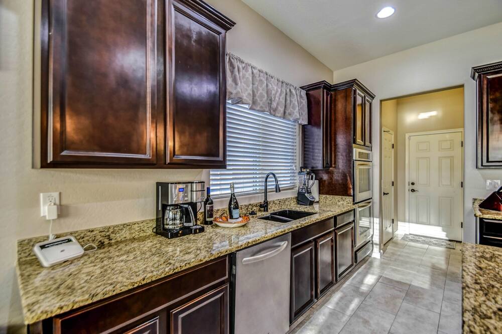 Photo of Kitchen in Montecito in Estrella