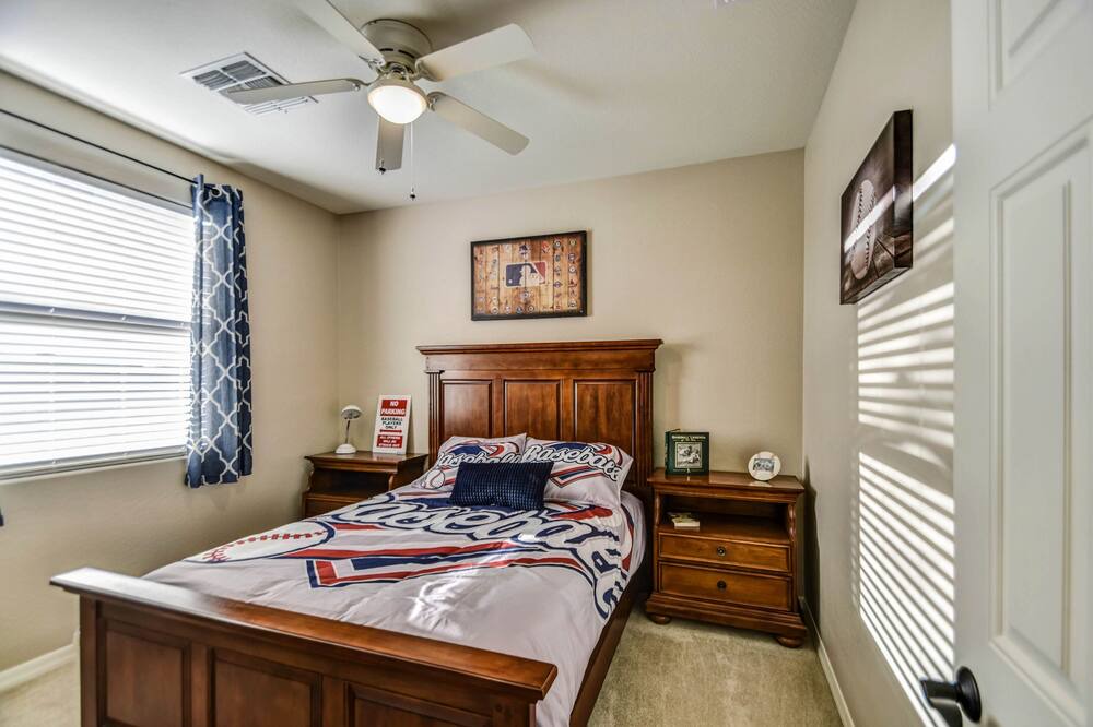 Photo of Bedroom in Montecito in Estrella