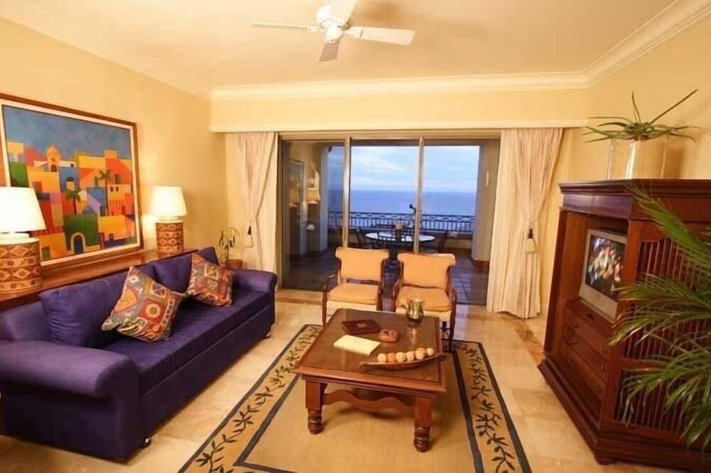 Photo of Livingroom in Ildefonso Green