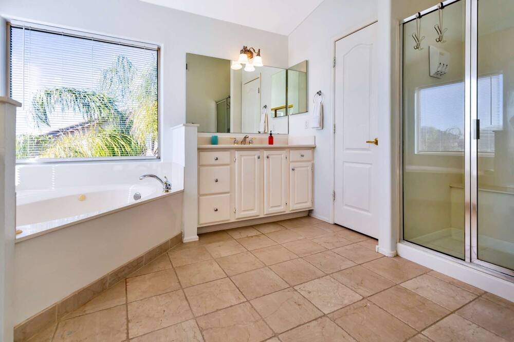 Photo of Bathroom in Arrowhead Lakes