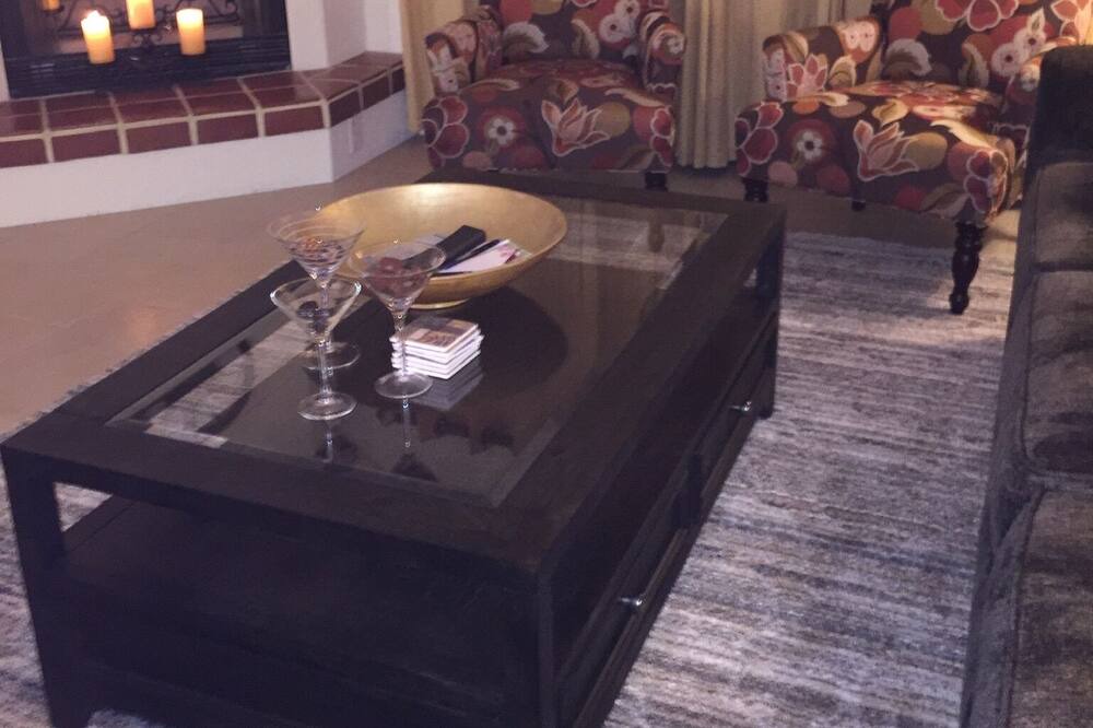 Photo of Livingroom in Lake Biltmore Village